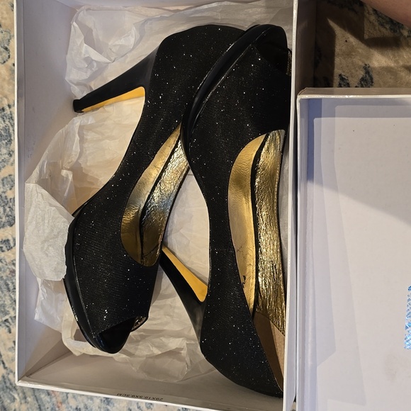 Black sparkle peep toe. - Picture 9 of 9